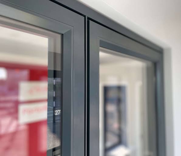 FLUSH GLAZE WINDOWS